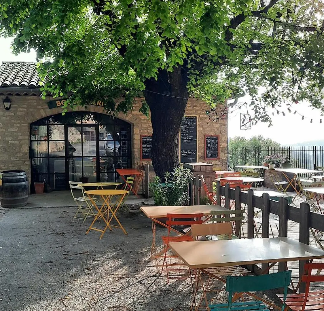 La Maison Haute Faucon  Homestay Faucon (Vaucluse)